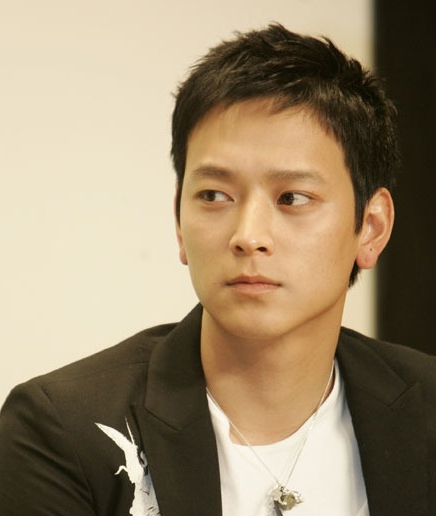 Gang Dong Won (강동원)