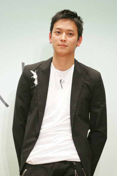 Gang Dong Won (강동원)